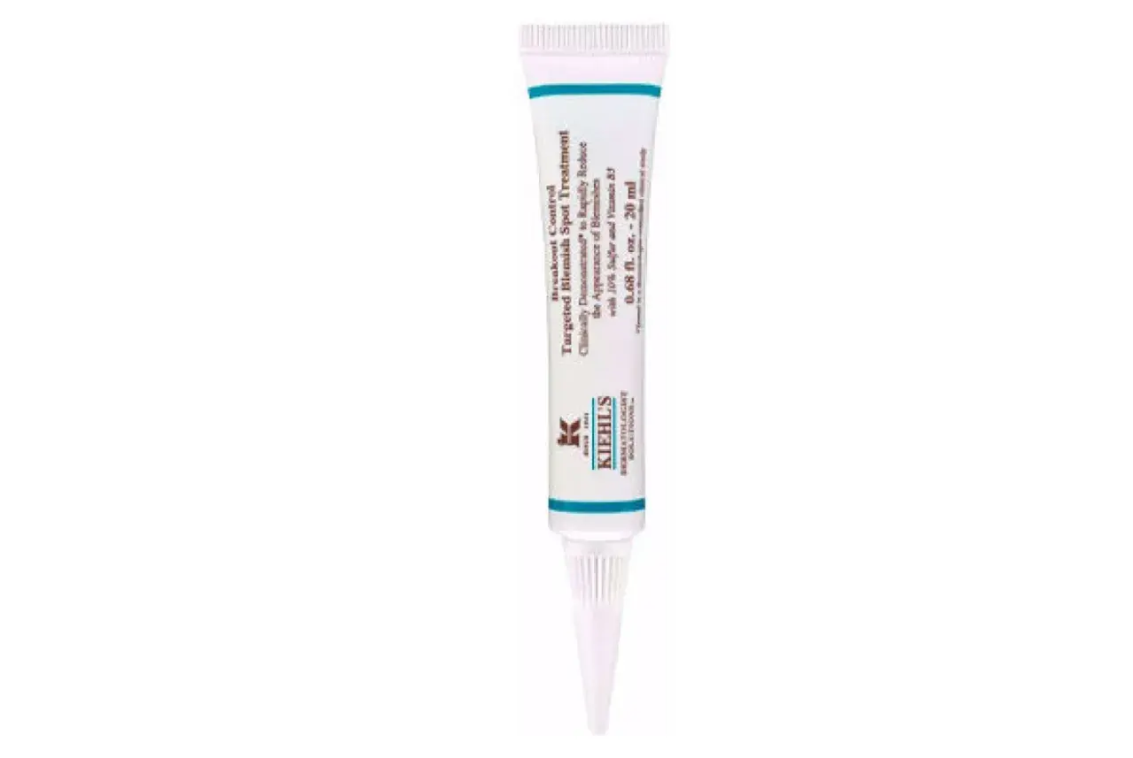 Kiehl's Targeted Blemish Spot Treatment är en produkt som hjälper till att snabbt minska finnar. En bra lösning på hur man får bort finnar snabbt hemma.