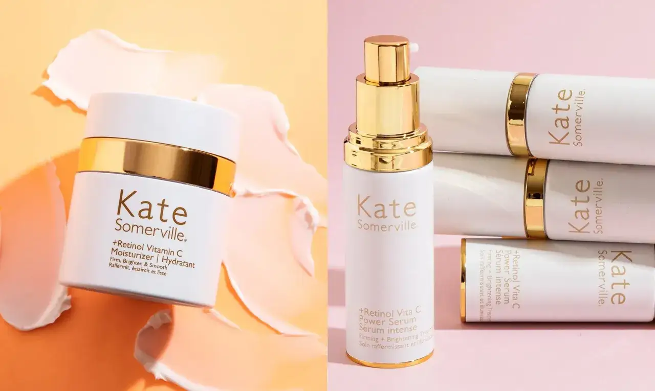 Kate Somerville-produkter med retinol och niacinamid. En kr&auml;mburk och flera serumflaskor med gulddetaljer.